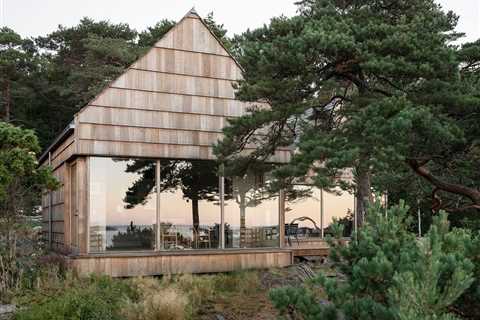 This Shingle-Clad Cabin in Norway Came to Life With Flooring Offcuts