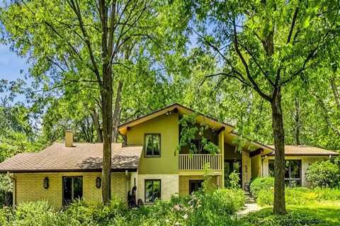 Why Cash Home Buyers In Pontiac Are Embracing Green Homes