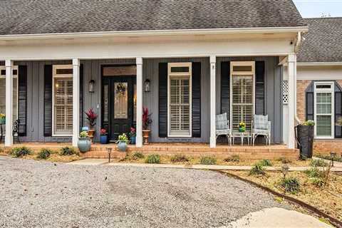 Elevate Your Property Listings: Working With A Roofing Contractor In Mobile, AL To Enhance Real..