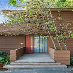 The Midcentury Home of a Frank Lloyd Wright Apprentice Seeks $2.2M in Seattle