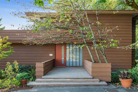 The Midcentury Home of a Frank Lloyd Wright Apprentice Seeks $2.2M in Seattle