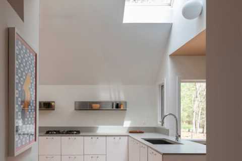 Soft Brutalism Meets the ’80s at This Renovated Hamptons House