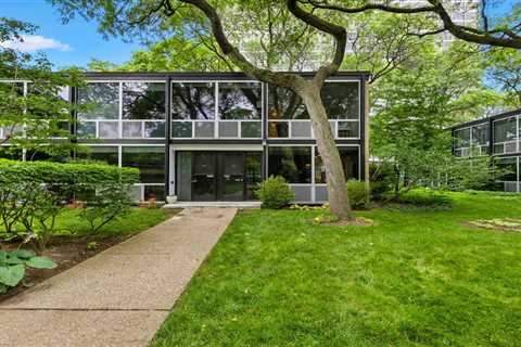 One of Mies van der Rohe’s Lafayette Park Town Houses Just Listed for $365K