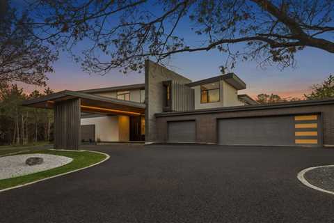 The Drive to This $5M Home in the Dallas Suburbs Was Designed to Help You Unwind