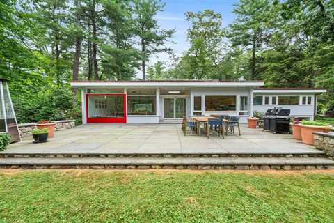 For $2M, You Can Land a ’50s Home in a Utopian Massachusetts Community