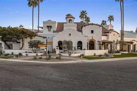 A Scottsdale Home Punctuated by Arches Hits the Market $2.7M
